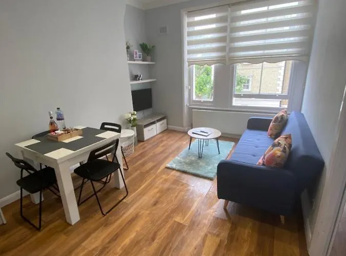 Stunning 2 Bed Flat In Ladbroke Grove